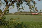 Auf dem R�ckweg nach Glauchau durchf�hrt der Winzerfestsonderzug das herbstliche und sonnige Unstruttal bei Kleinjena; 17.09.2006 (Foto: Andreas Leipoldt)