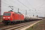 DB 145 080-8 mit Kesselwagen Richtung Gro�heringen, am 19.04.2013 in Naumburg Hbf.