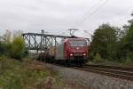 areclor 145-CL 002 mit einem G�terzug Richtung Gro�korbetha, am 15.10.2009 in Naumburg Hbf.