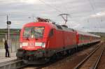 DB 182 024 hielt am 15.09.2013 wegen Bauarbeiten mit der RB 16328 von Halle (S) Hbf nach Eisenach au�erplanm��ig auf Gleis 4 in Naumburg Hbf.