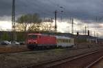 DB 114 501-0 mit einem Messwagen Richtung Lei�ling, am 04.11.2013 in Naumburg Hbf (Foto: dampflok015)