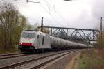 HSL 285 102-0 mit Kesselwagen Richtung Bad K�sen, am 16.04.2014 in Naumburg Hbf.