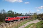 DB 143 098 mit einem Lr aus Halle (S) Hbf, am 16.04.2014 bei der Einfahrt in Naumburg Hbf.