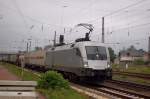 WLC ES 64 U2-101 mit einem G�terzug Richtung Lei�ling, am 17.05.2014 in Naumburg Hbf.
