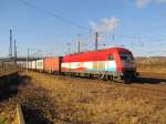 EVB 420 12 mit einem Containerzug von Erfurt nach Hamburg, am 28.02.2015 bei der Ausfahrt in Naumburg Hbf.