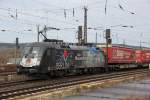 TXL 182 560 mit einem KLV Richtung Eisenach, am 24.01.2016 in Naumburg Hbf.