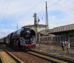 Im Rahmen der vom SEM Chemnitz durchgef�hrten Sonderfahrt  Schnellzugdampf durch das Saaletal , war heute die DR 01 0509-8 mit einem Sonderzug von Chemnitz nach Saalfeld (Saale) zu einem Betriebshalt