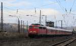 DB 110 396-9 mit einem Fu�ballsonderzug von Braunschweig nach Jena, bei der Durchfahrt in Naumburg Hbf; 20.03.2010