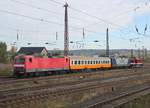EBS 143 822-5 + 143 352-3 + 110 001-5 waren am 12.10.2018 in Naumburg Hbf mit einem By Wagen unterwegs zum Eisenbahnfest nach Weimar.