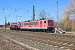 FWK 155 195-1 und 143 056-0 pausieren am 19.03.2022 in Naumburg (Saale) Hauptbahnhof.