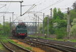 LEG 254 052-4 mit einem Fotog�terzug von Halle nach Camburg, am 02.05.2010 bei der Einfahrt in Naumburg Hbf.