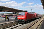DB 146 011 mit dem RE 4891  Saale-Express  von Halle (S) Hbf nach Jena-G�schwitz, am 13.07.2022 in Naumburg (S) Hbf.