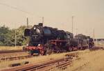 Dampf Plus 52 8079-7 und DB Museum 03 1010-2 am 08.09.2002 beim restaurieren in Naumburg (S) Hbf.