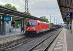 DB 187 117 mit einem gemischten G�terzug Richtung Wei�enfels, am 07.10.2023 in Naumburg (S) Hbf.