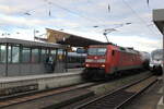 DB 152 038-6 mit Kesselwagen Richtung Bad K�sen, am 12.11.2023 in Naumburg (S) Hbf.