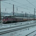 EBS 232 690-8 mit einem DLr von Karsdorf nach Weimar, für die gestrige TEV Sonderfahrt nach Dresden, am 01.12.2023 in Naumburg (S) Hbf.
