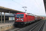 DB 187 137 mit einem gemischten G�terzug Richtung Bad K�sen, am 11.10.2024 in Naumburg (S) Hbf.