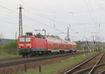 DB 143 056-0 mit der RB 26517 von Halle (S) Hbf nach Großheringen, am 29.04.2010 bei der Ausfahrt in Naumburg (S) Hbf.