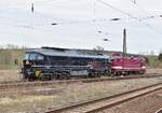 EBS 241 353 und FWK 143 936 am 27.03.2024 beim Rangieren in Naumburg (S) Hbf. (Foto: Maik Köhler)
