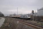 InfraLeuna 76 101 steht am 03.02.2014 mit einem Kesselwagenzug nach Leuna abfahrbereit in Karsdorf Bbf.