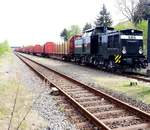 EBS 202 738-1 mit leeren Holztransportwagen Richtung Karsdorf, am 04.09.2018 in Freyburg Bbf.