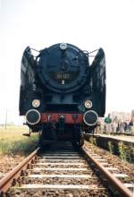 01 137 mit einem Sonderzug im Bf Ro�leben.