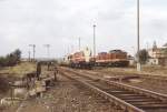ZWK WL 010 + WL xxx warten am 14.09.1988 mit einem Kohlenstaubzug aus Karsdorf im Bf Laucha auf die Ausfahrt nach Wei�enfels.