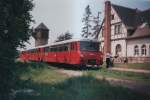 Am 20.06.1992 f�hrten die Nahverkehrsfreunde Naumburg eine Sonderfahrt von Naumburg �ber Laucha, Lossa und Vitzenburg nach Querfurt durch. Zum Einsatz kamen dabei 3 Ferkeltaxen, die hier im Bf Bad Bibra zu sehen sind. (Foto: Lars Ludwig)