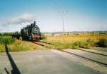 DR 80 1004 vom DB Museum Halle mit einem Foto-G�terzug von R�blingen nach Nebra, bei Vitzenburg am 21.09.1997 (Foto: Familie Gorsegner)
