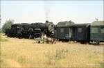DR 52 8033-4 mit dem Gmp 68406 von Vitzenburg nach Querfurt, am 02.09.1980 beim Halt in Lodersleben.