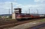 DR 132 206-4 mit dem D 307 von Berlin Stadtbahn nach N�rnberg Hbf, am 08.05.1991 bei der Ausfahrt in Naumburg Hbf.