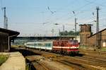 DR 109 090-1 mit einer RB von Eisenach nach Halle (S) Hbf, am 02.08.1993 bei der Einfahrt in Naumburg Hbf.