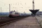DB 103 117-8 mit dem EC 11  Mimara  von Berlin Zoologischer Garten nach Zagreb Gl K., am 27.06.1996 bei der Ausfahrt in Naumburg Hbf.