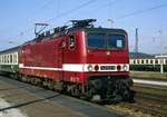 DB 143 863-9 im Mai 1993 in Naumburg Hbf.