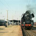 DR 41 1185-2 am 14.05.1994 auf Privatfotofahrt am Bahnsteig 5 in Naumburg (S) Hbf.