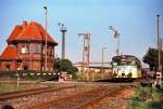 KEG 905 als Personenzug von Naumburg Hbf nach Artern, bei der Ausfahrt in Vitzenburg; 21.09.1997 (Foto: Jan Heyden, Hamburg)