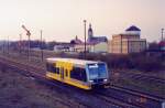 Ein Triebwagen der KEG auf der Fahrt nach Naumburg (S) Hbf, bei der Ausfahrt in Laucha; 05.04.2000 (Foto: G�nther G�bel)