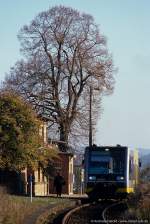 Burgenlandbahn 672 909 als RB Richtung Nebra, am 31.10.2005 in Kirchscheidungen. (Foto: Andreas Herold)