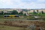 RB 25974 von Naumburg (S) Ost nach Nebra bei Karsdorf, wo die zuk�nftige Unstruttalbr�cke der ICE Neubaustrecke die Unstrutbahn �berqueren wird; 26.07.2009 (Foto: G�nther G�bel)