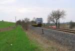 Burgenlandbahn 672 915  Stadt M�cheln  + 672 907  Stadt Braunsbedra  als RB 25983 von Ro�leben nach Naumburg (S) Ost, am Hohn bei Laucha; 05.04.2010