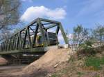 Burgenlandbahn 672 917  Erben Luther  als RB 34877 von Wangen nach Naumburg Ost, am 19.04.2012 auf der Saalebr�cke in Ro�bach.