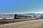 Die Landschaft bei Nebra ist noch mit Reif bedeckt als abellio 1648 910 als  RB 80555 von Wangen nach Naumburg Ost am 02.01.2020 zwischen Nebra und Zingst unterwegs ist.