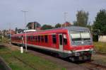 928 611-3 steht am 02.09.2006 abfahrbereit in Ro�leben in Richtung Naumburg.