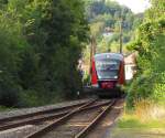 DB 642 720 zum Freyburger Winzerfest als RB 25983 (Nebra - Naumburg Ost), am 11.09.2010 bei der Einfahrt in Freyburg.
