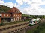 EB VT 307 als DPE 92050 von Gera Hbf nach Laucha, am 08.09.2012 beim Kreuzungshalt im alten Bf Freyburg.