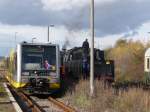 Burgenlandbahn 672 902 neben der DLW 50 3501 im Bf Karsdorf; 24.10.2010 (Foto: Christian Kirchner)