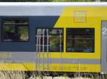 Burgenlandbahn 672 905-7 verkabelt und mit simulierten Fahrg�sten (M�lls�cke) im Bf Artern.