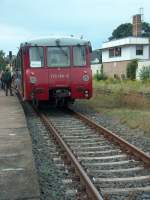 Die  Ferkeltaxen  772 141-8 + 772 140-0 der Oberwei�bacher Berg- und Schwarzatalbahn als Sonderzugpendel zwischen Nebra nach Artern, w�hrend dem Unstrutbahnfest in Ro�leben; 06.09.2008