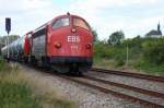 EBS 227 003-1 + 345 029-3 mit dem DGS 95556 von Karsdorf nach Großkorbetha, am 30.07.2015 in Laucha. (Foto: Günther Göbel)
