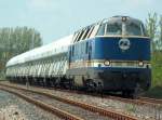 InfraLeuna 204 mit einem Zementzug Richtung Naumburg, beim Kreuzungshalt im Bf Laucha; 30.04.2008
